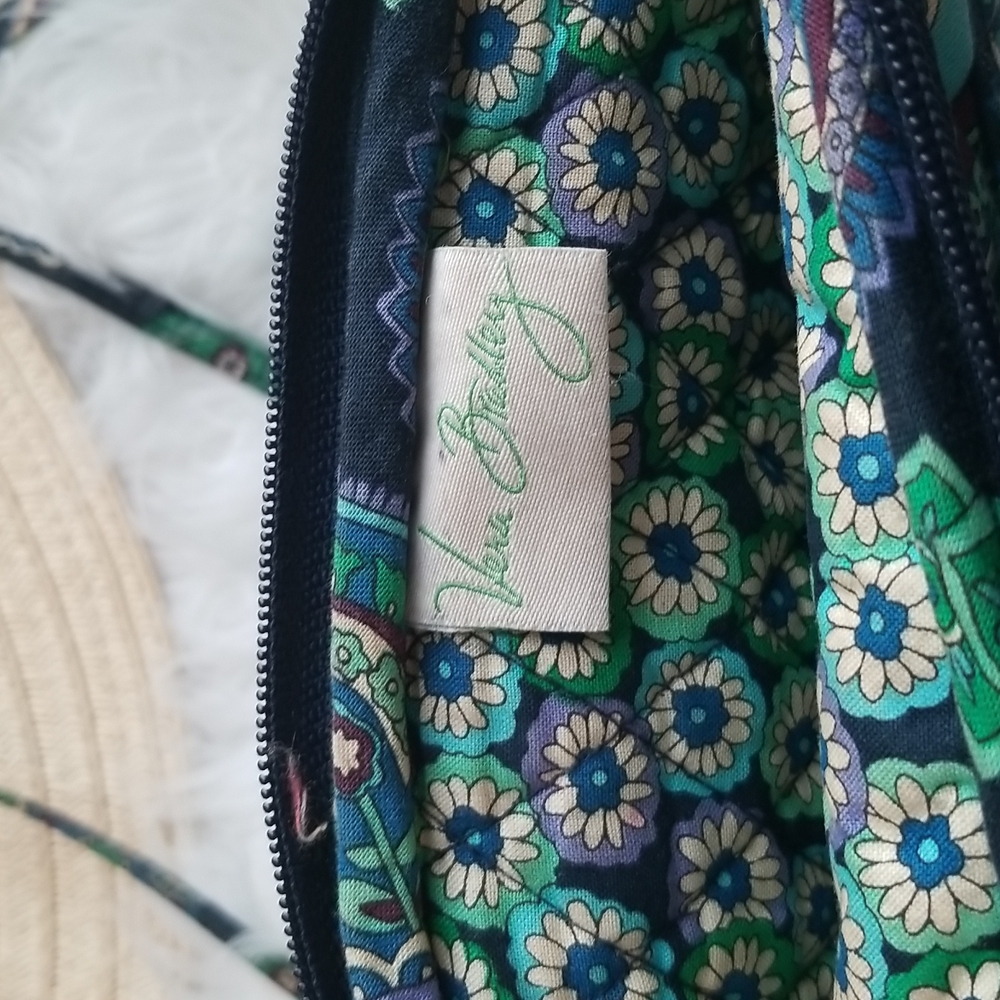 VERA BRADLEY CROSSBODY DISCONTINUED BAG - Picture 7 of 14
